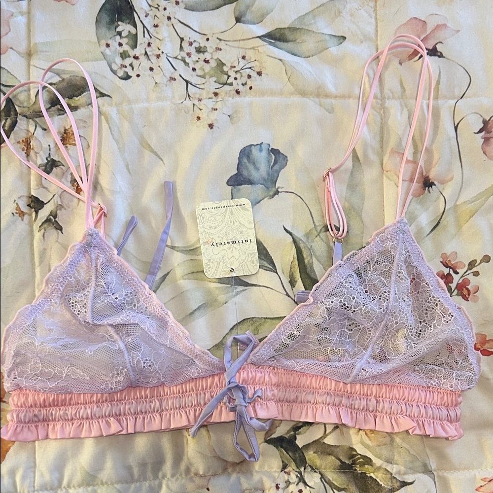 NWT free people bralette. Size M. Beautiful!